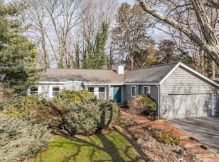 8 Cardinal Ct, Huntington, NY 11743