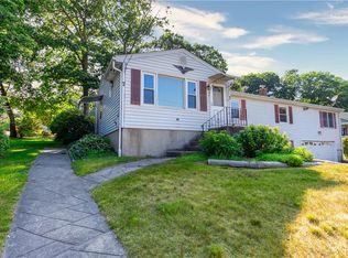 7 Coolridge Ave, Smithfield, RI 02828
