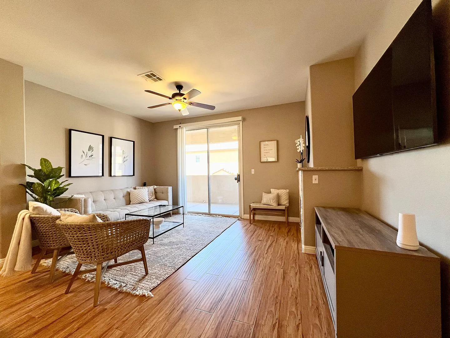 Charming Furnished 3bd/2ba Condo W/ 2-Car Garage! New Flooring! — Photo 2
