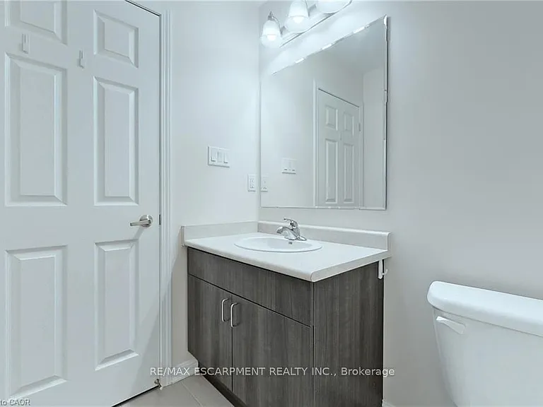 1005 Farmstead Dr #MAIN UPPER — Photo 12