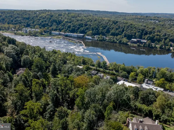 22 Weeden St, Lambertville, NJ 08530