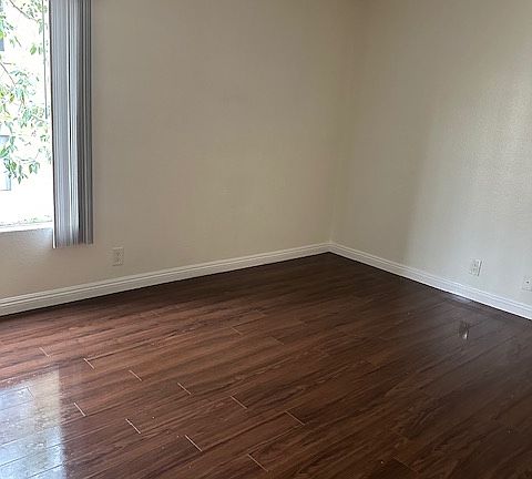 4th image of 14008 McClure Ave APT P