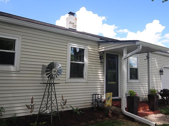 3rd image of 996 Irving Wick Dr W