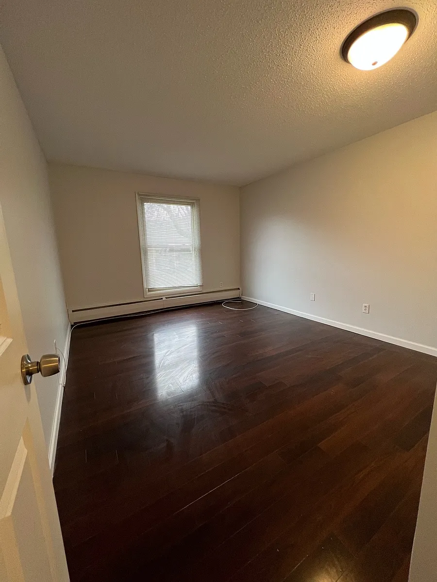 Building Photo - 941 11th Ave S #4-1
