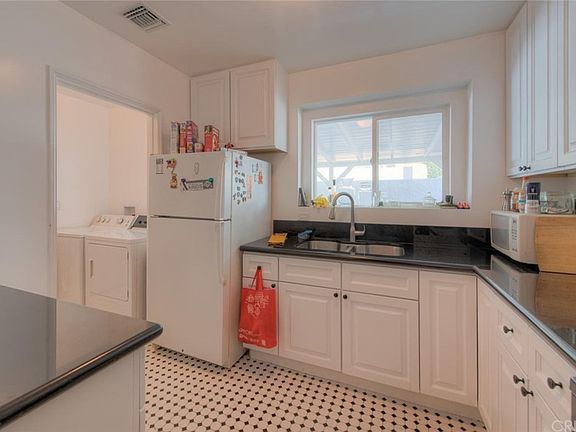 4th image of 4343 Saint Clair Ave