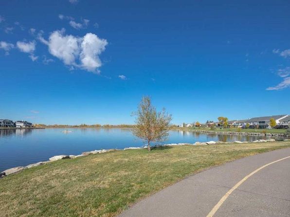 159 E Westlake Bay, Strathmore, AB T1P 1X9