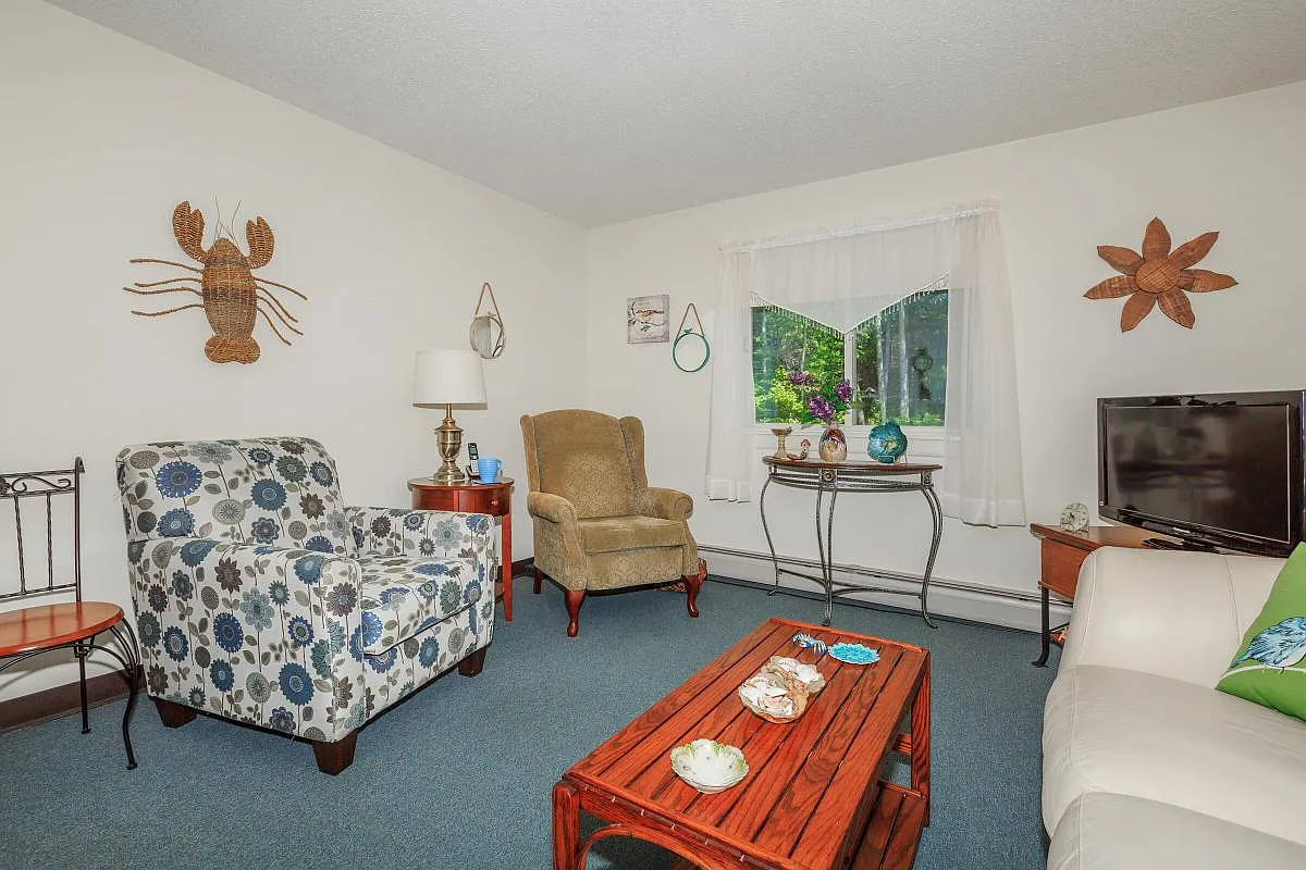 Pinebrook Apartments — Photo 3