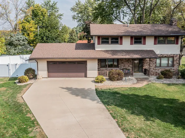 704 Carolyn St, Mendota, IL 61342