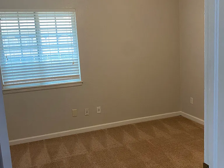 2506 Franklin Dr — Photo 7
