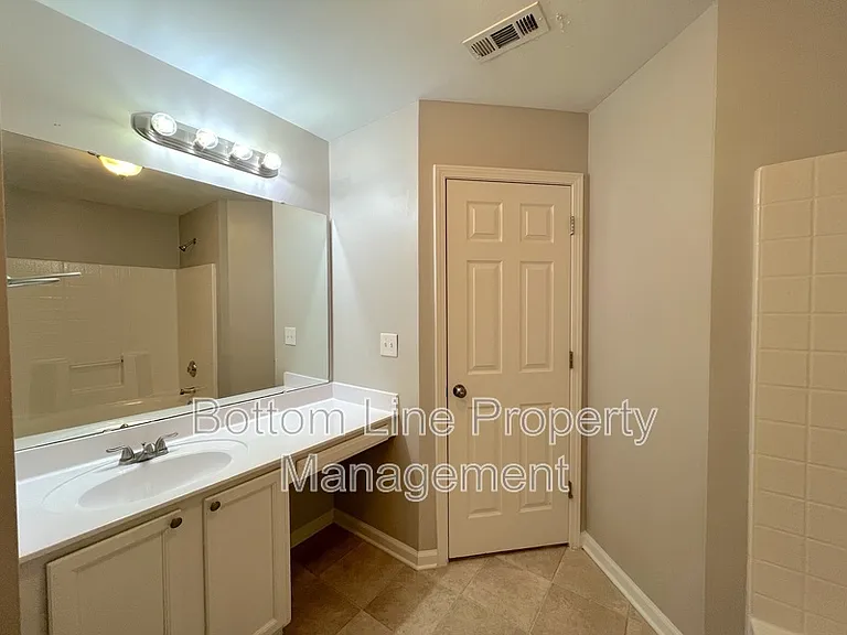 7637 Abigail Glen Dr — Photo 18