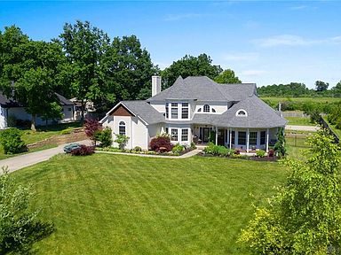 1524 Graceland Dr, Fairborn, OH 45324 | Zillow