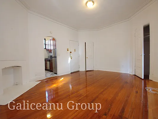 Rented by Lexington Real Estate Group | media 21