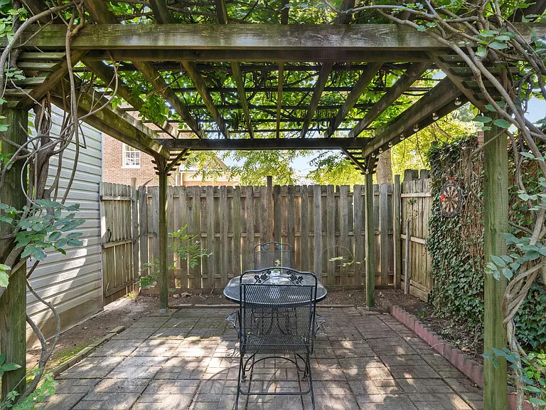 209 N Washington St — Photo 131