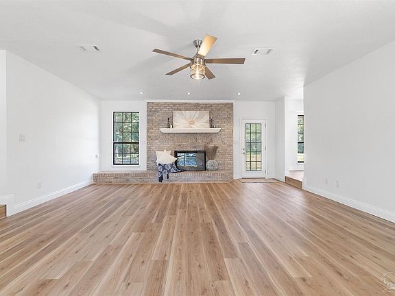 4th image of 8453 Alta Vista Dr