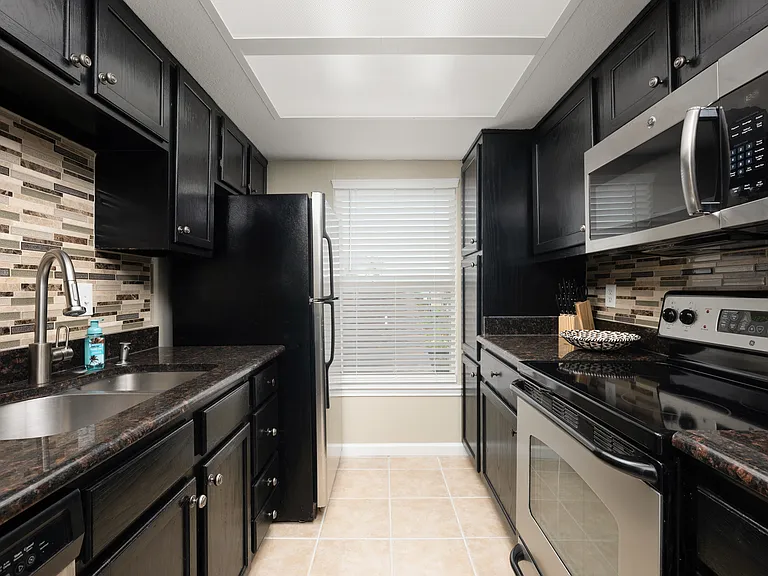 132 E Gardenia St #6 — Photo 6