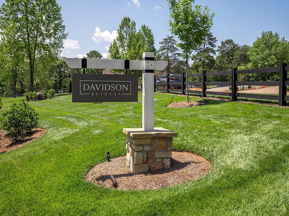 Davidson Retreat Neighborhood Sign