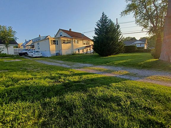 3rd image of 328 N 13th Ave #1
