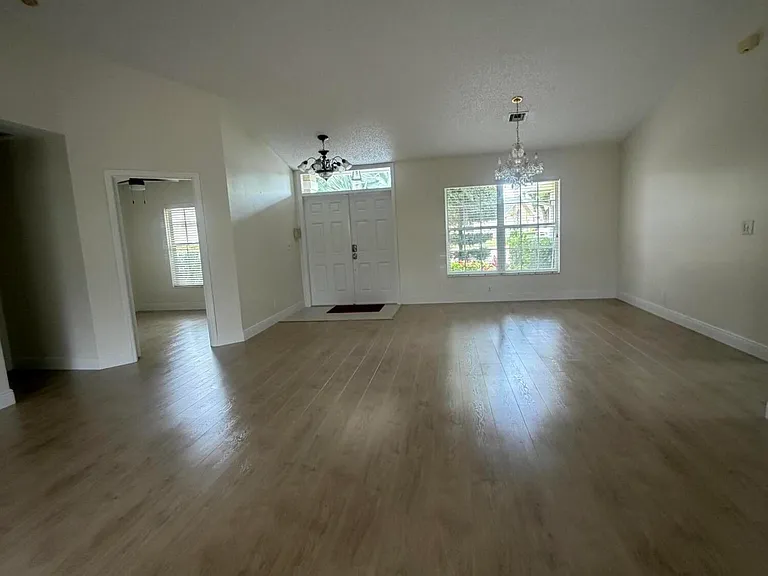 1401 Hideaway Bnd — Photo 4