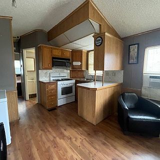 3rd image of 490 Empire Rd #For133