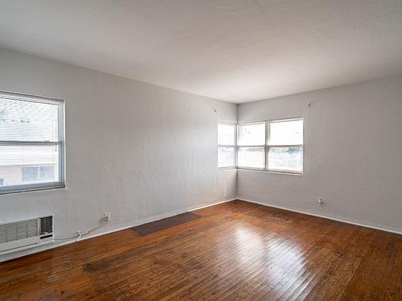 5th image of 7125 Carlyle Ave