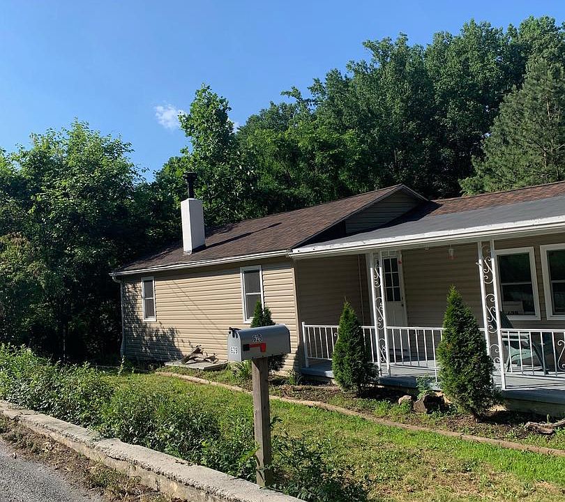 2nd image of 629 Lewisberry Rd