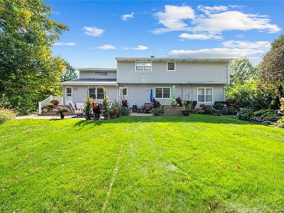 3rd image of 6807 Larchmont Dr