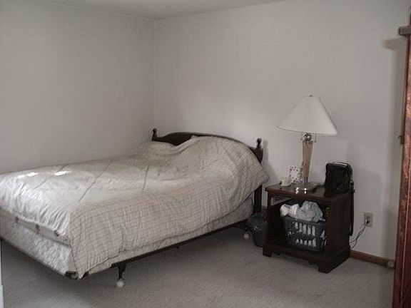 2nd image of 463 Nebraska Ave E