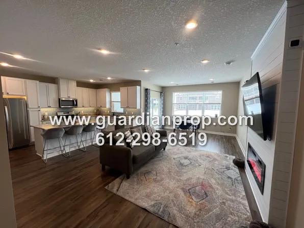 8797 Granite Cir, Woodbury, MN 55129