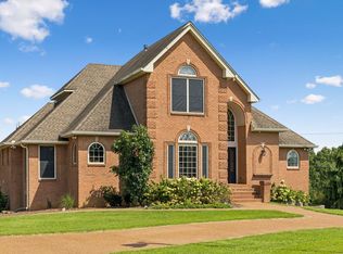 2155 Lake Rd, Greenbrier, TN 37073
