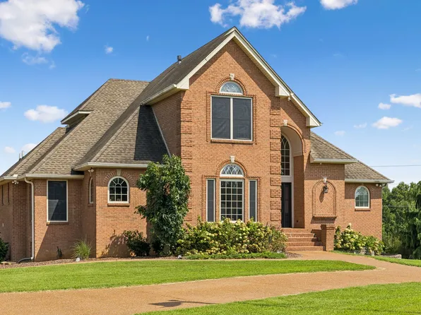 2155 Lake Rd, Greenbrier, TN 37073