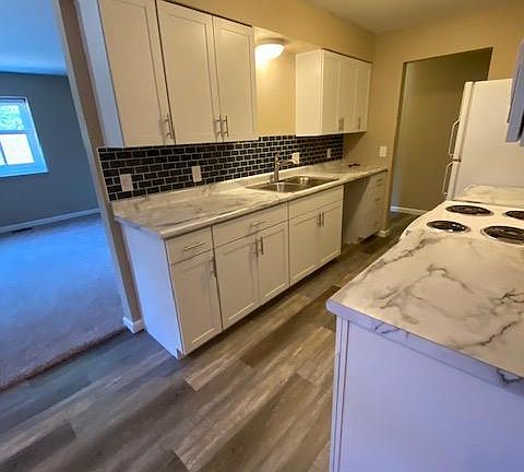 3rd image of 3519 Parkway Dr