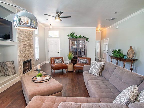 5th image of 330 Boardwalk Ct