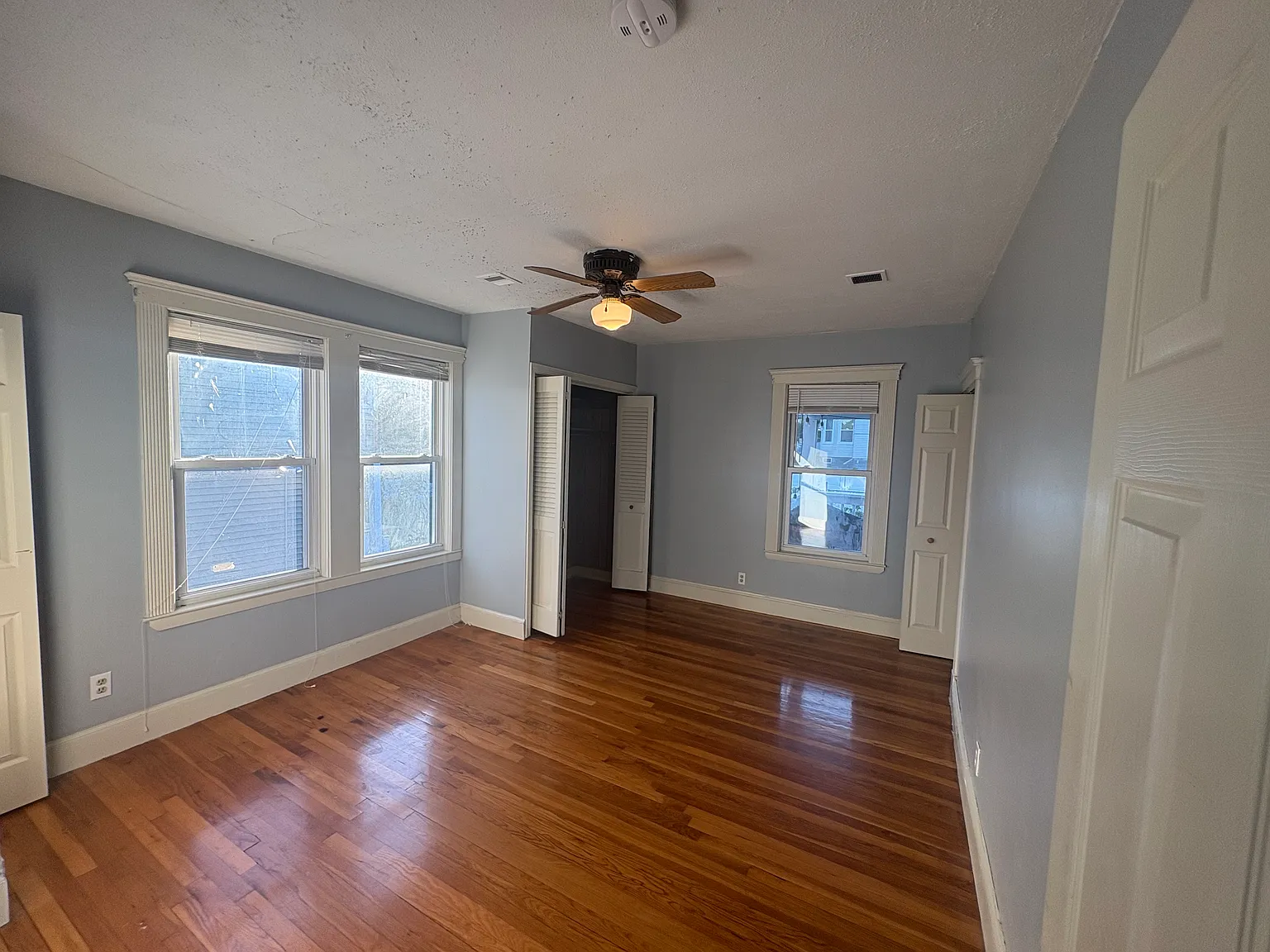 3 bed, 2100 sqft, $1,099 — Photo 1