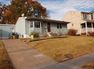 31 Merion Ln, Maple Shade, NJ 08052