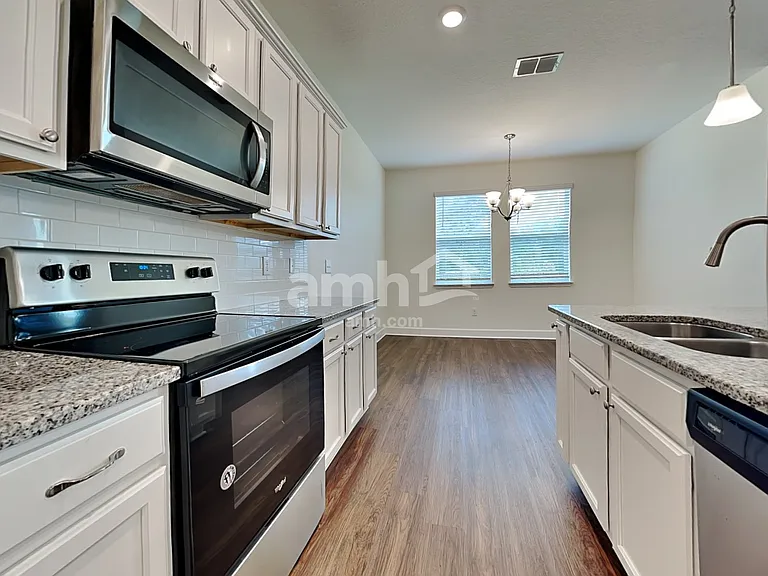 918 Walden Pond Dr — Photo 3