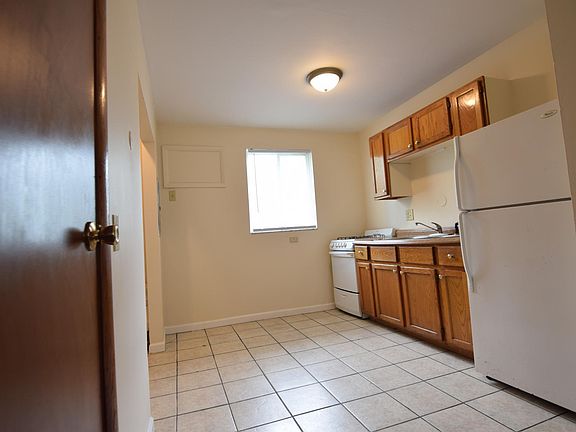 Kitchen (View 1)