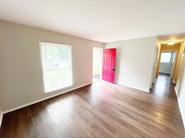 4 bed, 1.0 bath, 1000 sqft, $1,325 — Photo 3