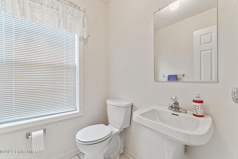 3rd image of 75 Bridgewood Lane