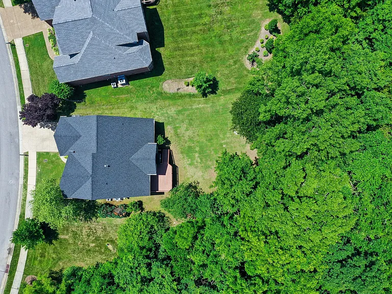 1204 Beech Hollow Dr — Photo 34