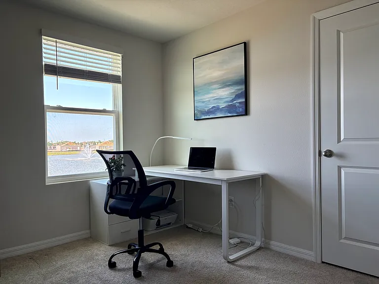 Cosy second floor office with stunning views overlooking a nice pond with a gorgeous fountain, and breathtaking sunsets