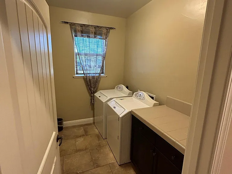 2021 Vista Oaks Way — Photo 2
