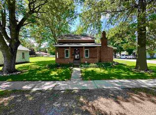 897 Howard Ave, Marengo, IA