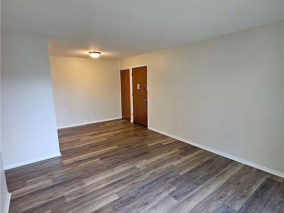 4th image of 71 E Sprague Rd #8