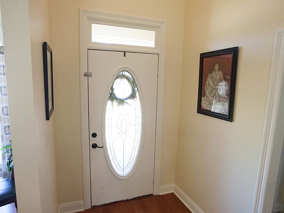 5th image of 145 Stratford Dr