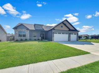 1823 Wellington Ln, Maryville, IL 62062