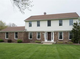 25 Scattertree Ln, Orchard Park, NY 14127