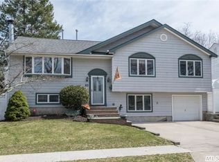 40 Ripley Dr, Northport, NY 11768