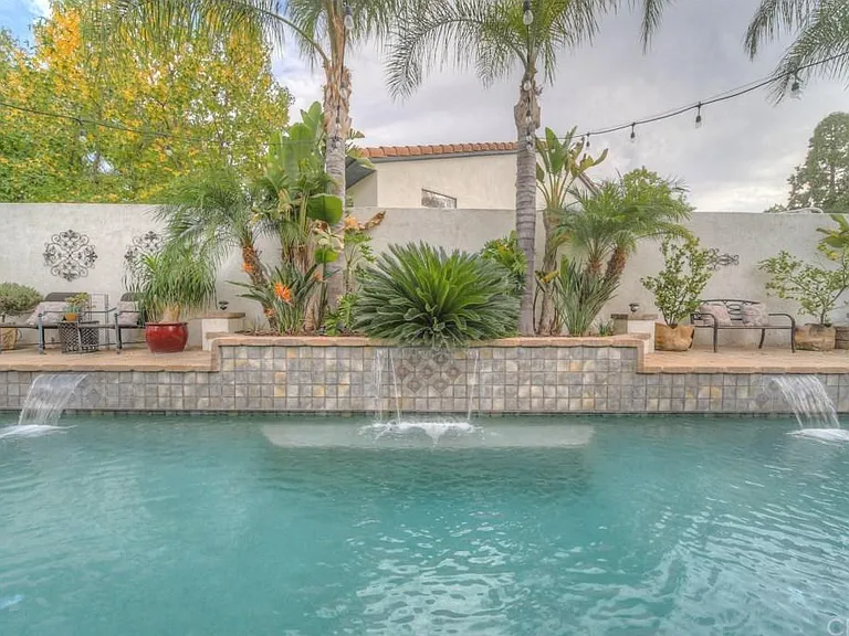 Luxurious Pool