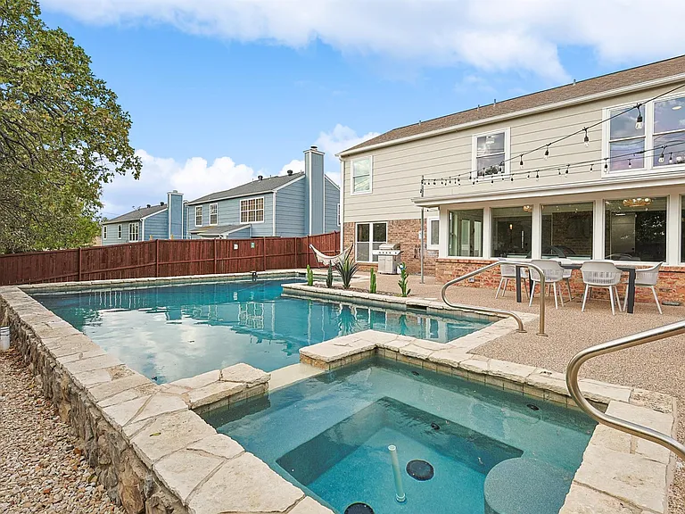 6872 Greenleaf Dr — Photo 1
