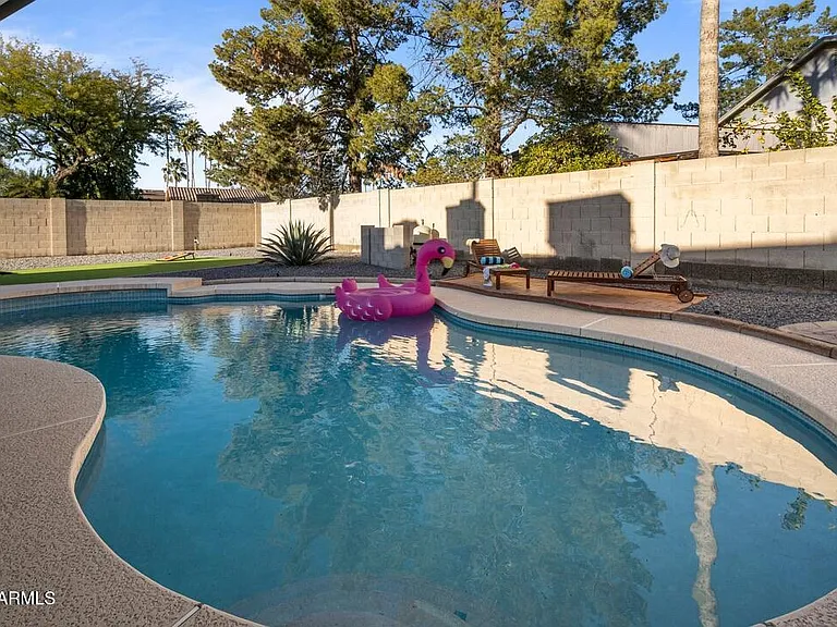 4526 E Paradise Ln — Photo 35